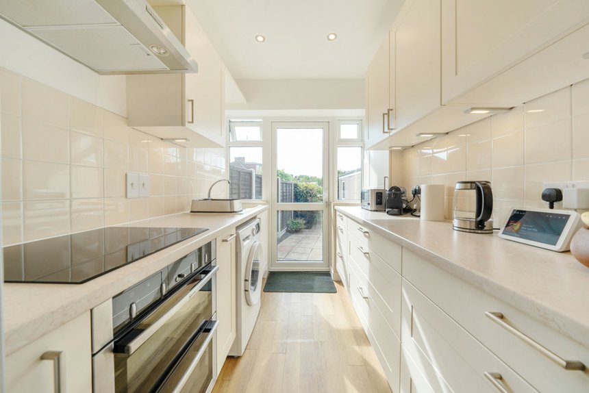 under offer collins drive london 34305 - Gibbs Gillespie