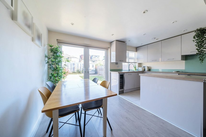 for sale malvern way london 34324 - Gibbs Gillespie