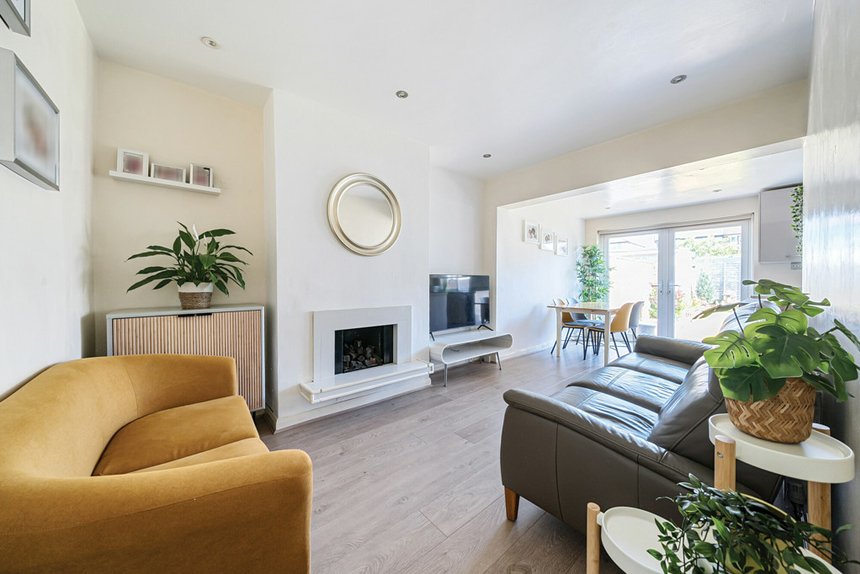 for sale malvern way london 34324 - Gibbs Gillespie