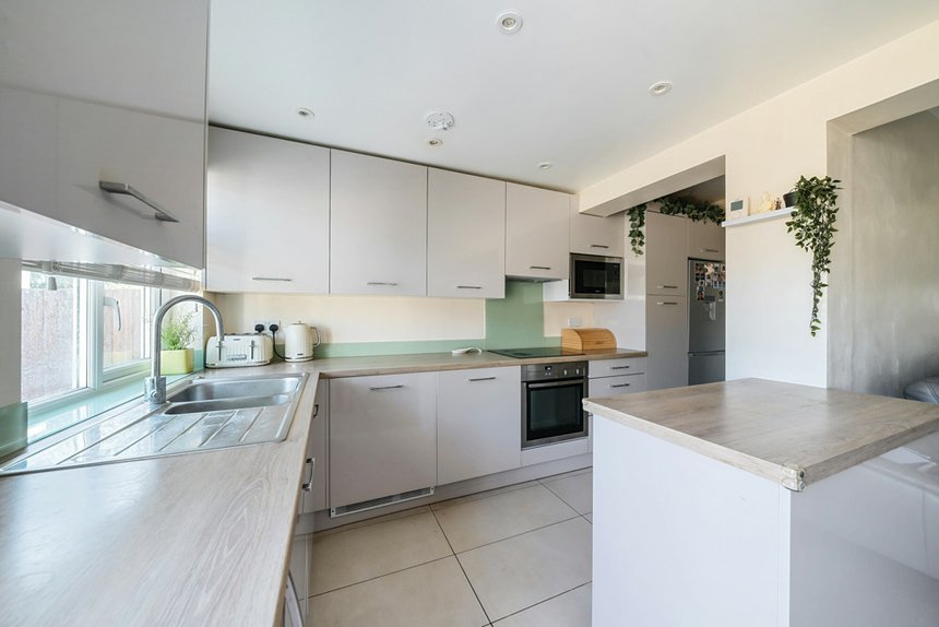 for sale malvern way london 34324 - Gibbs Gillespie