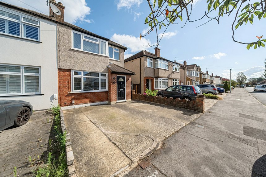 for sale malvern way london 34324 - Gibbs Gillespie