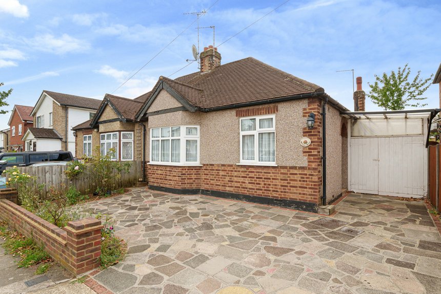 under offer deane avenue london 34327 - Gibbs Gillespie