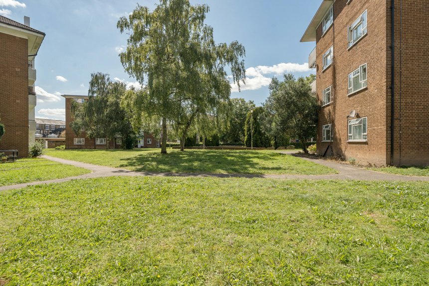 under offer broughton road london 34331 - Gibbs Gillespie