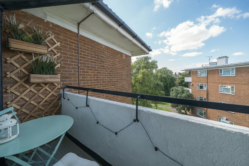 under offer broughton road london 34331 - Gibbs Gillespie