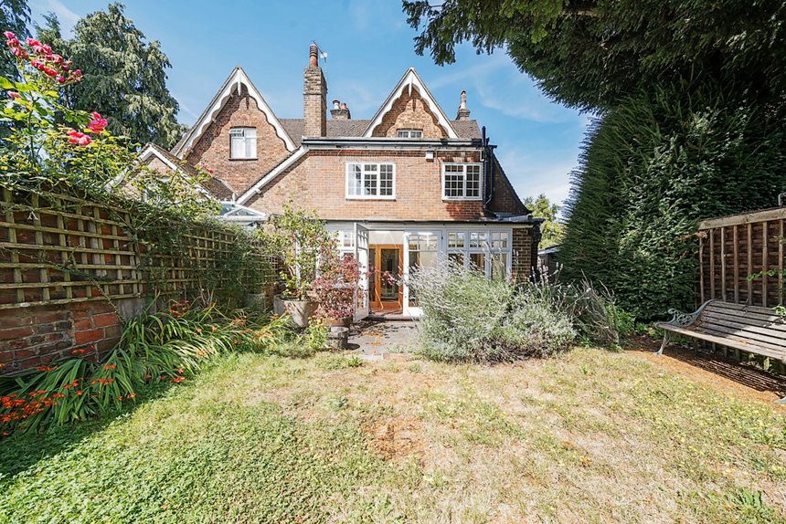 under offer the green london 34336 - Gibbs Gillespie