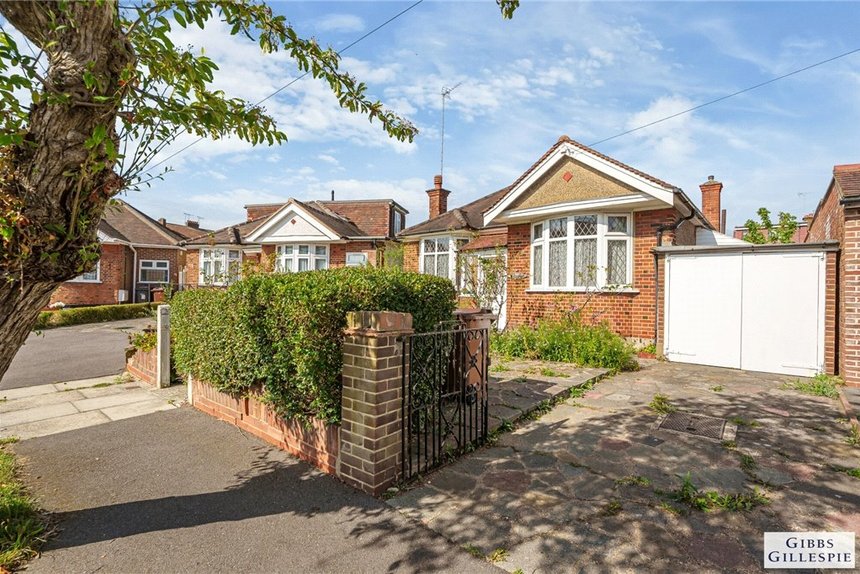 under offer parkthorne drive london 34341 - Gibbs Gillespie