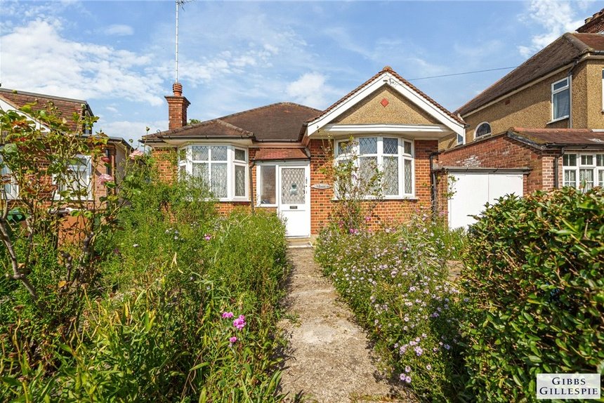 under offer parkthorne drive london 34341 - Gibbs Gillespie