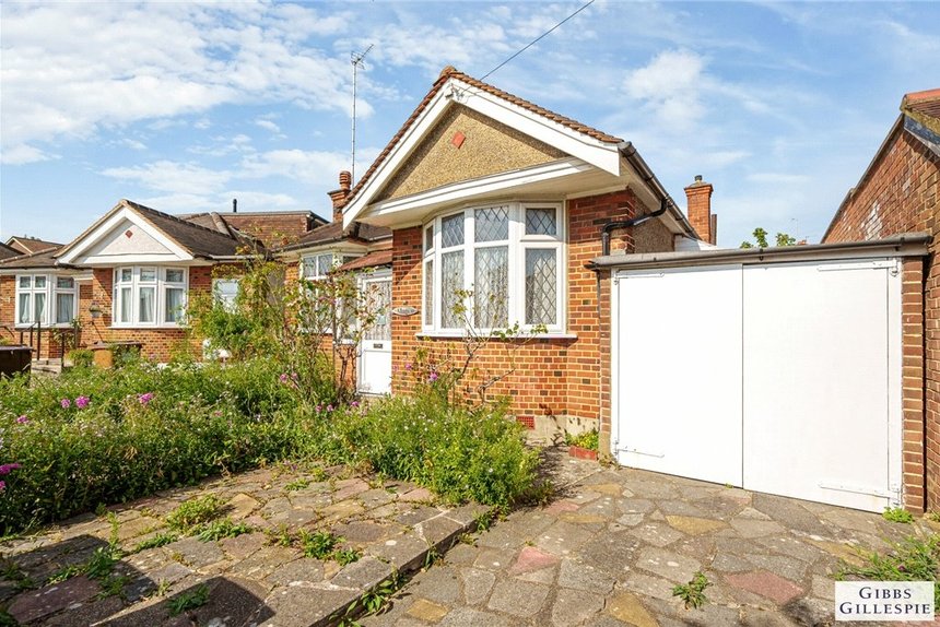 under offer parkthorne drive london 34341 - Gibbs Gillespie