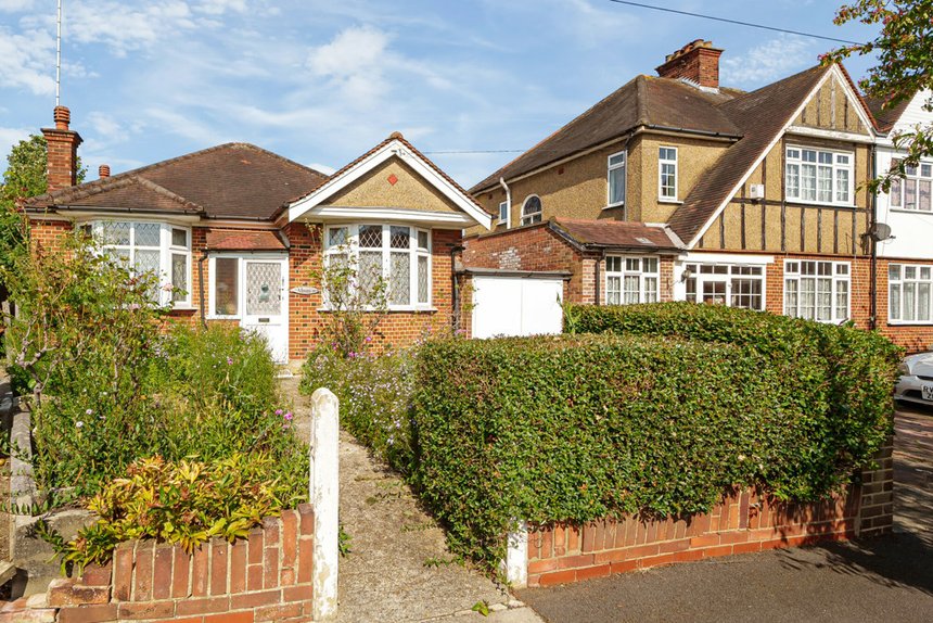 under offer parkthorne drive london 34341 - Gibbs Gillespie