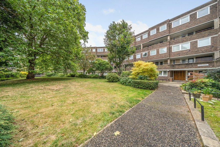 for sale augustus close london 34350 - Gibbs Gillespie