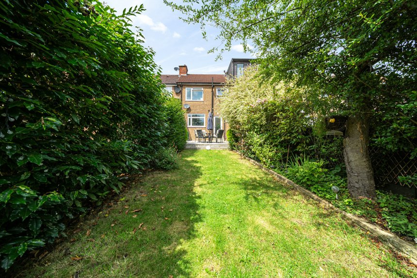 under offer chelston road london 34360 - Gibbs Gillespie