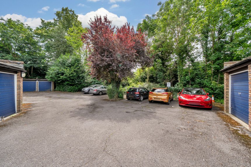 for sale ridgeway court london 34378 - Gibbs Gillespie