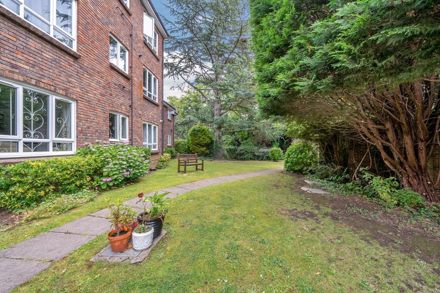 for sale ridgeway court london 34378 - Gibbs Gillespie