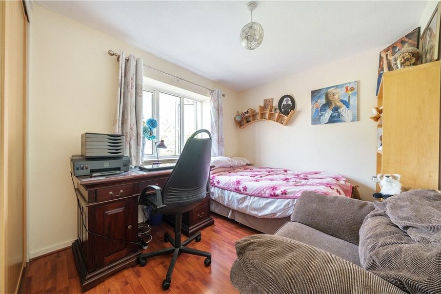 under offer springfield gardens london 34379 - Gibbs Gillespie