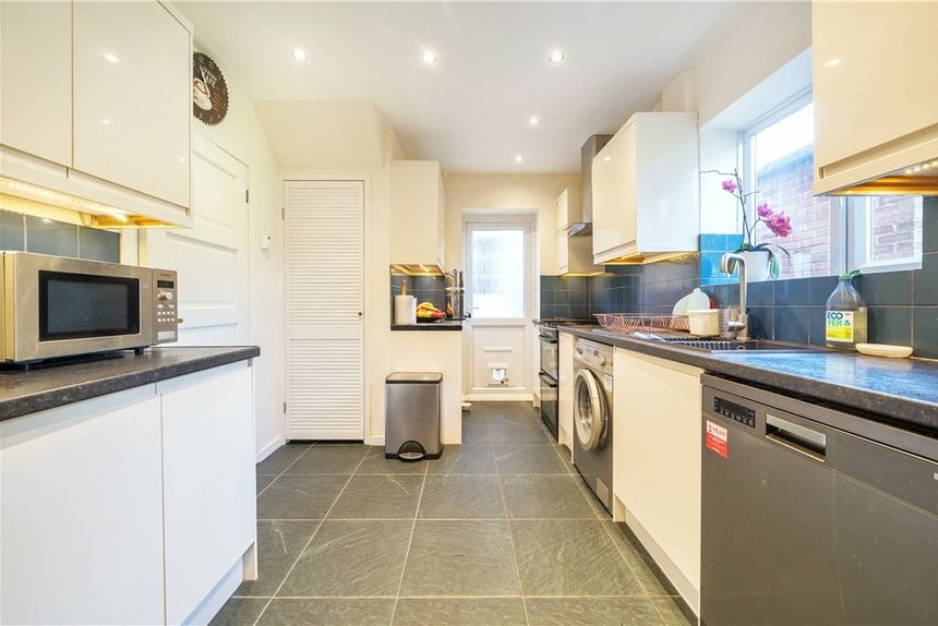 under offer springfield gardens london 34379 - Gibbs Gillespie