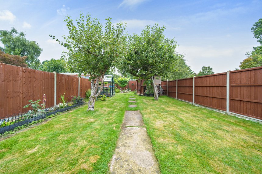 under offer woodlands avenue london 34386 - Gibbs Gillespie