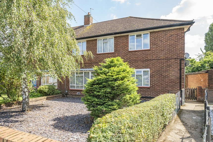 for sale bramble close london 34387 - Gibbs Gillespie