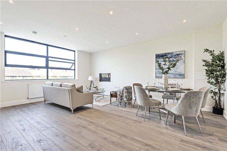 under offer heron drive london 34393 - Gibbs Gillespie