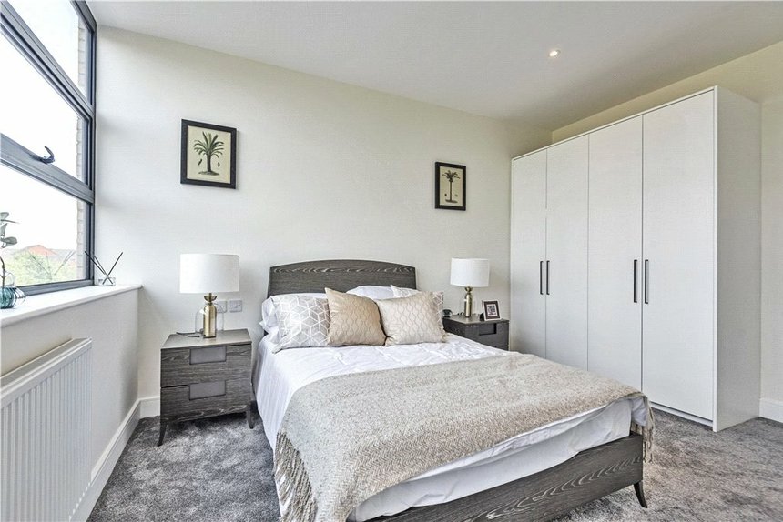 under offer heron drive london 34393 - Gibbs Gillespie