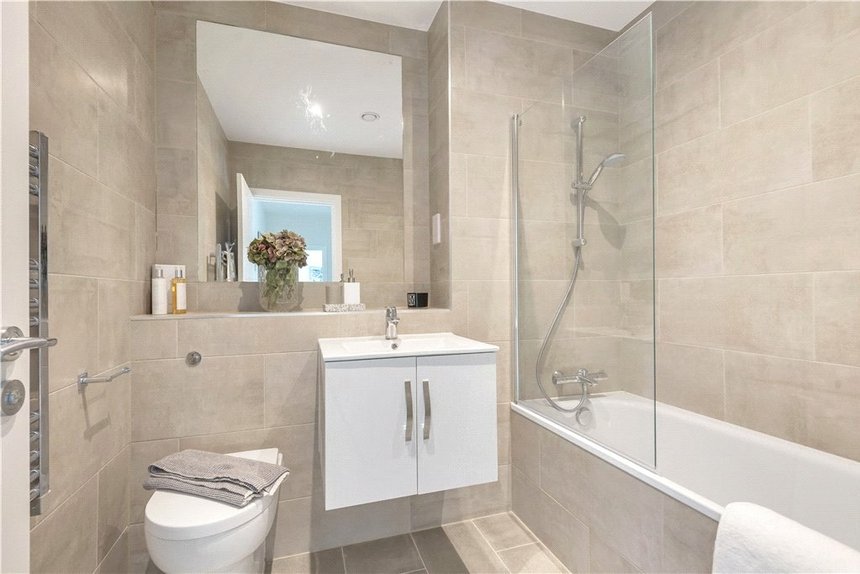 under offer heron drive london 34393 - Gibbs Gillespie