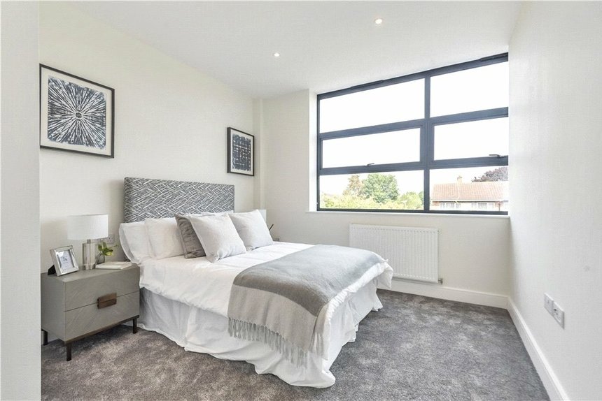 under offer heron drive london 34393 - Gibbs Gillespie