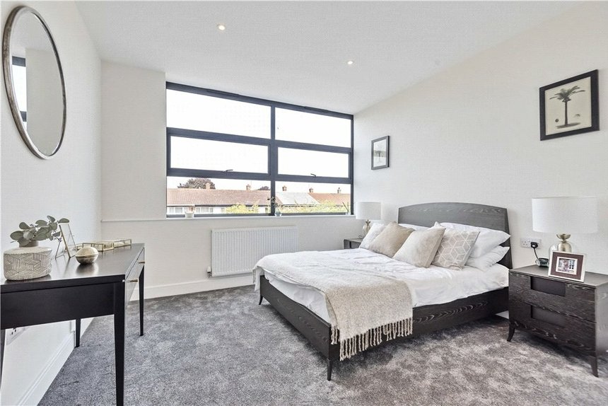 under offer heron drive london 34393 - Gibbs Gillespie
