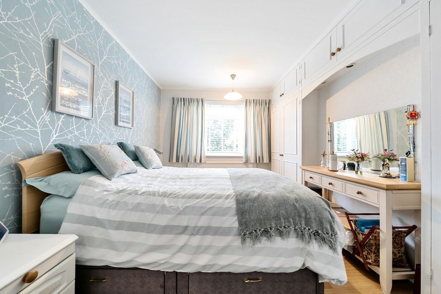 under offer hurstfield crescent london 34402 - Gibbs Gillespie