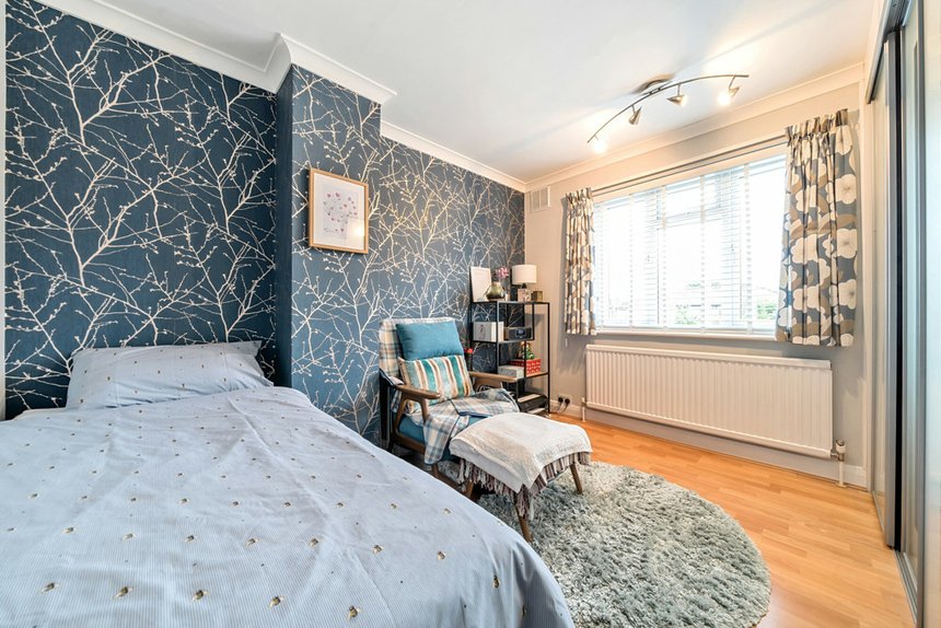 under offer hurstfield crescent london 34402 - Gibbs Gillespie