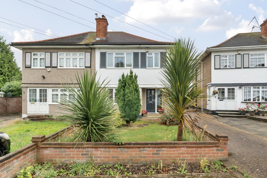 under offer hurstfield crescent london 34402 - Gibbs Gillespie