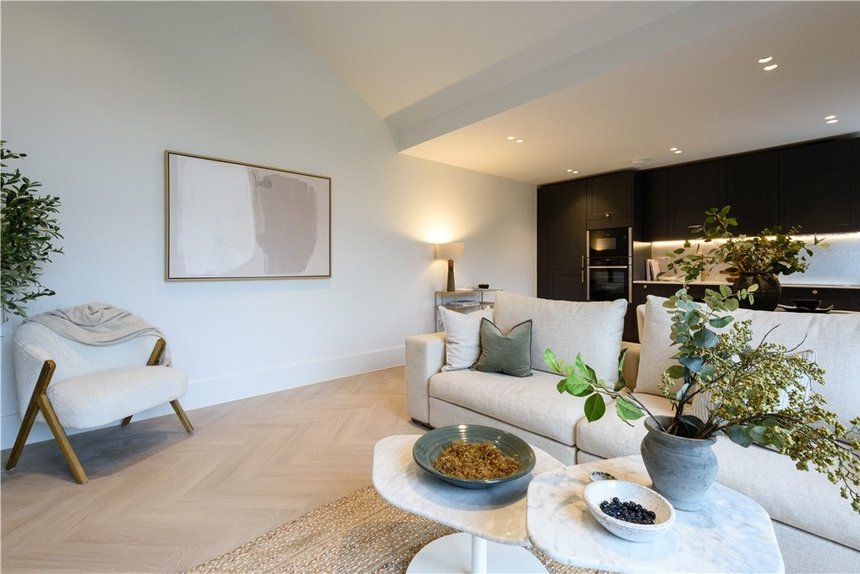 under offer ivy gardens london 34408 - Gibbs Gillespie