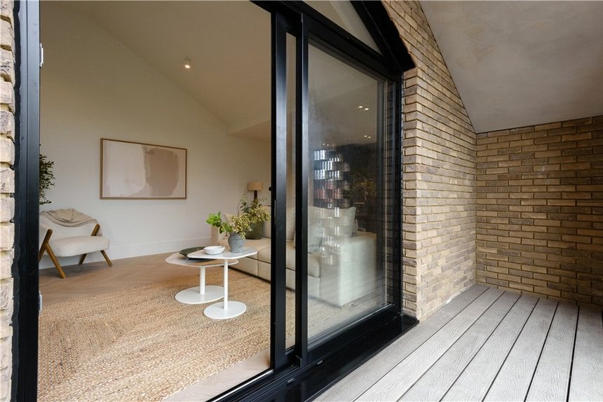 under offer ivy gardens london 34408 - Gibbs Gillespie