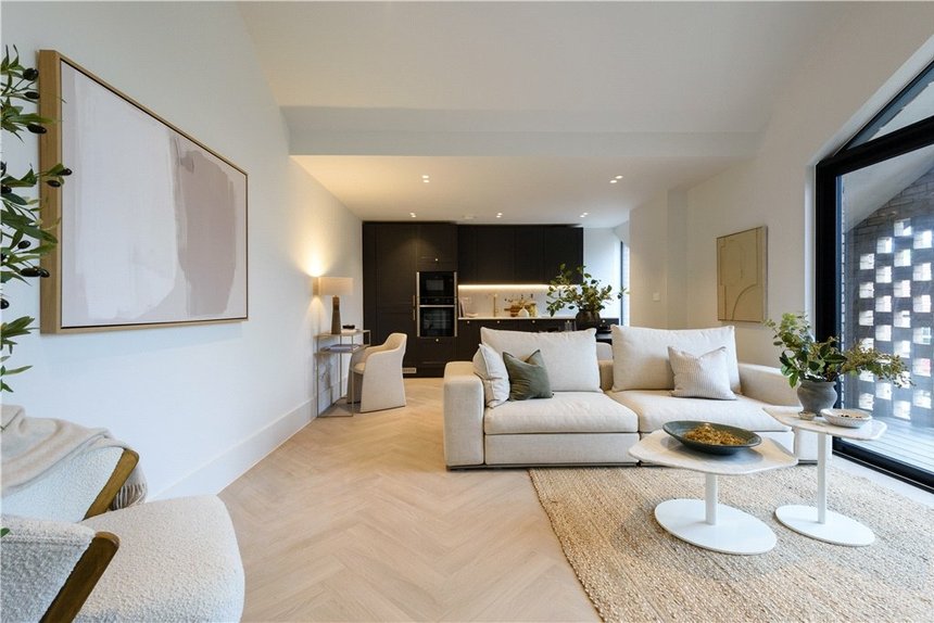 under offer ivy gardens london 34408 - Gibbs Gillespie