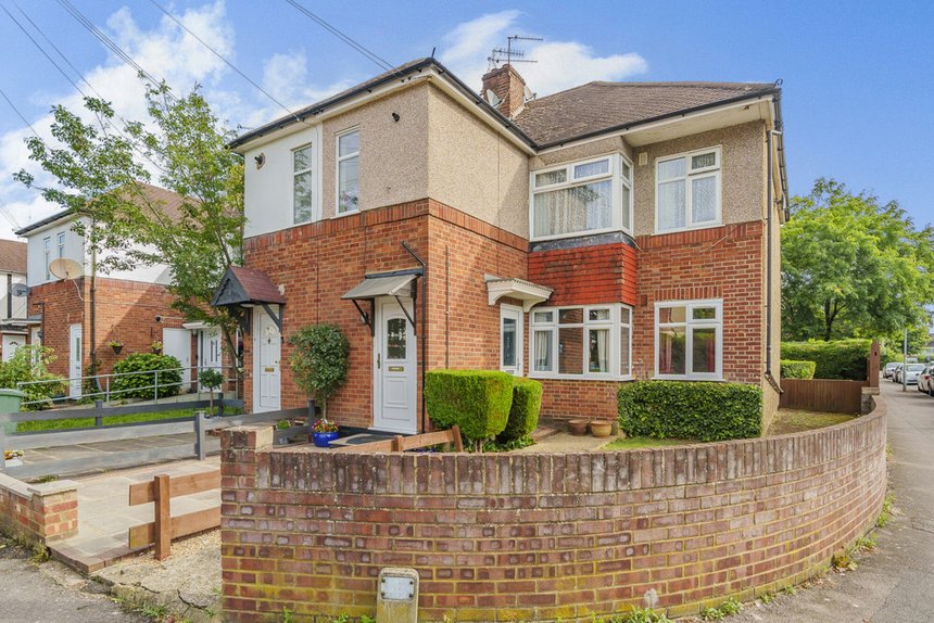 under offer beechwood avenue london 34413 - Gibbs Gillespie