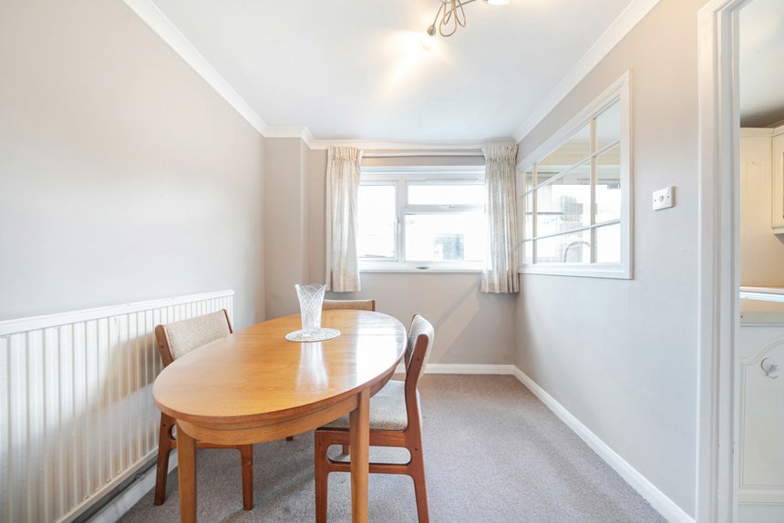 under offer leaholme waye london 34414 - Gibbs Gillespie