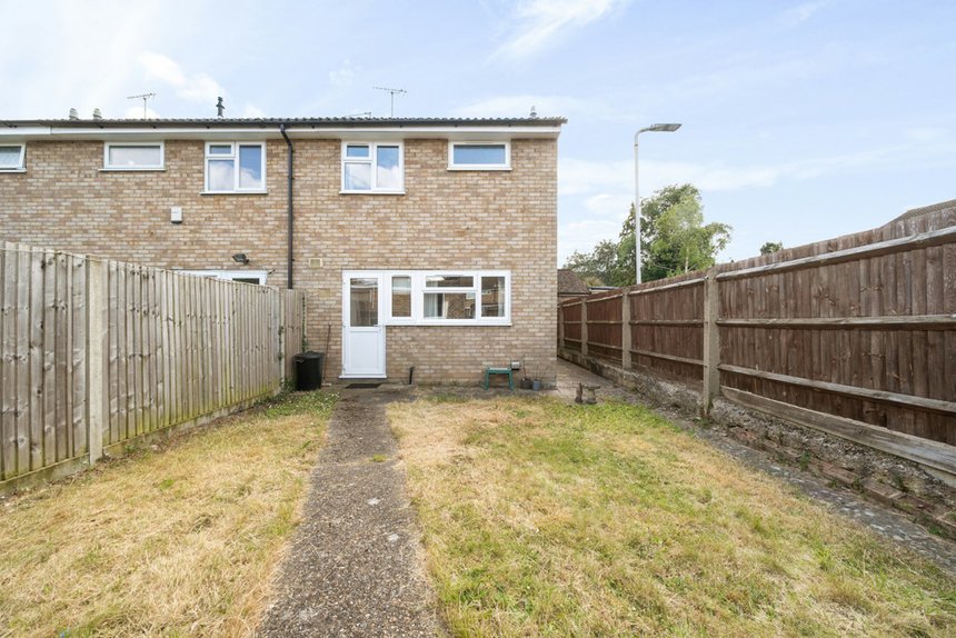 under offer leaholme waye london 34414 - Gibbs Gillespie