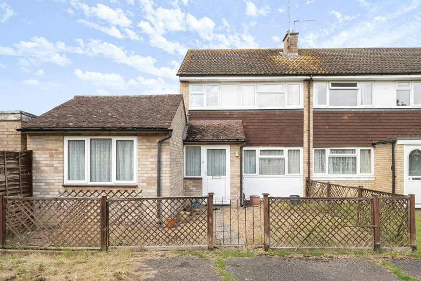 under offer leaholme waye london 34414 - Gibbs Gillespie