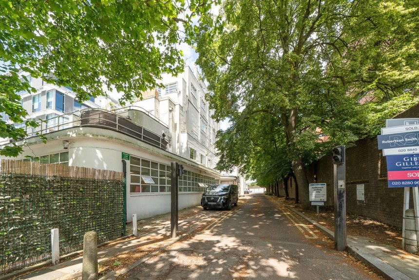 under offer uxbridge road london 34419 - Gibbs Gillespie