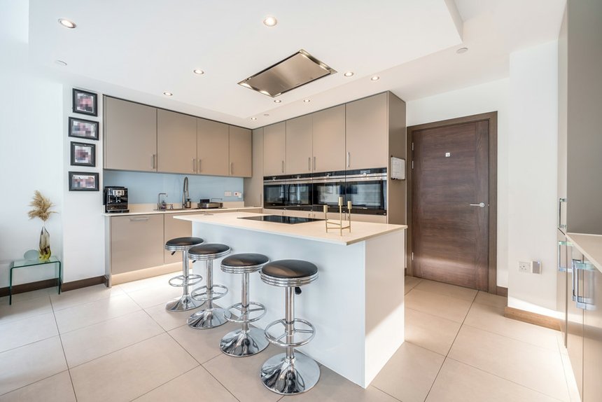 for sale noel coward avenue london 34422 - Gibbs Gillespie