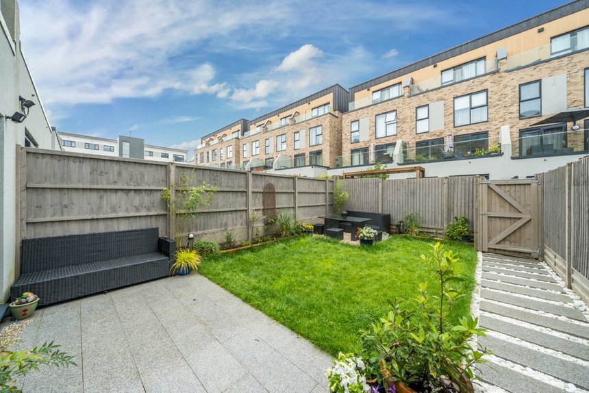 for sale noel coward avenue london 34422 - Gibbs Gillespie