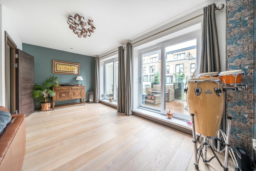 for sale noel coward avenue london 34422 - Gibbs Gillespie