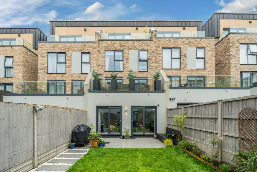 for sale noel coward avenue london 34422 - Gibbs Gillespie