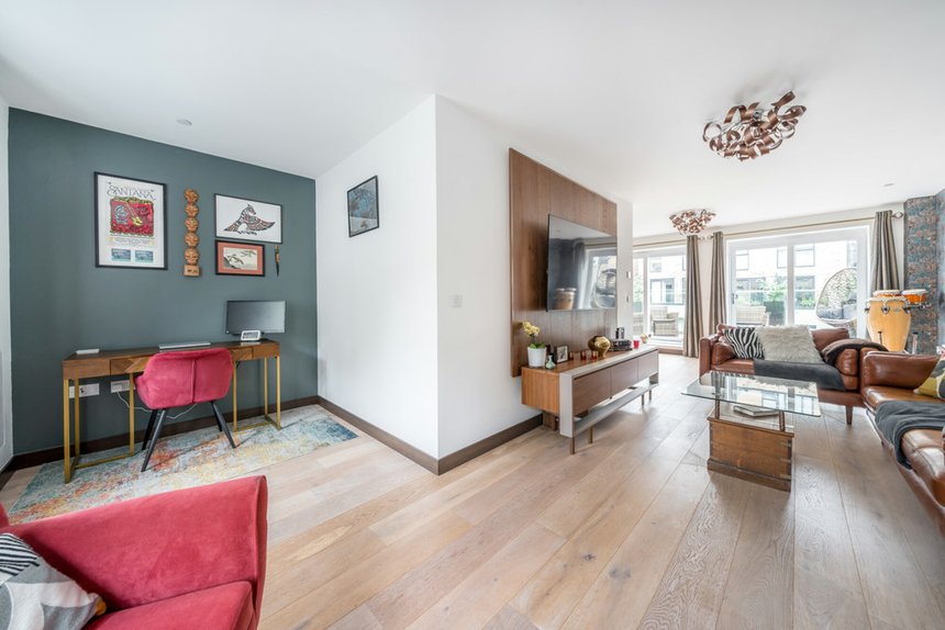 for sale noel coward avenue london 34422 - Gibbs Gillespie