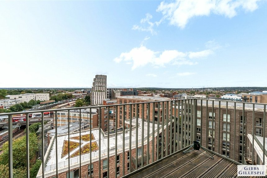 under offer wallace house london 34426 - Gibbs Gillespie