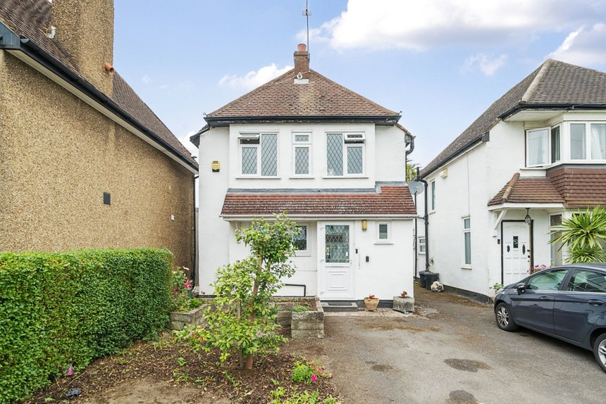 under offer the fairway london 34436 - Gibbs Gillespie