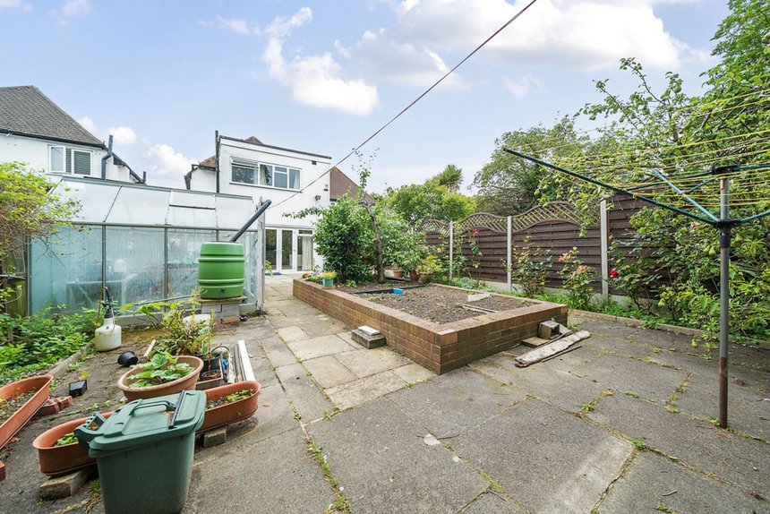 under offer the fairway london 34436 - Gibbs Gillespie