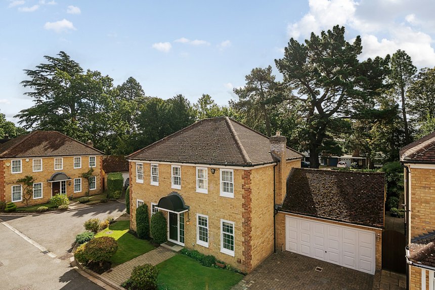 for sale harwood drive london 34450 - Gibbs Gillespie