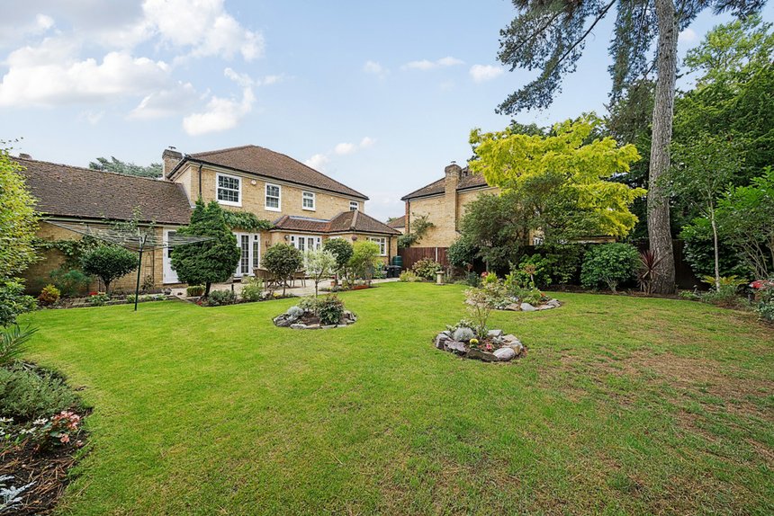 for sale harwood drive london 34450 - Gibbs Gillespie