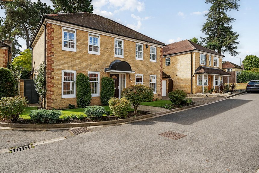 for sale harwood drive london 34450 - Gibbs Gillespie