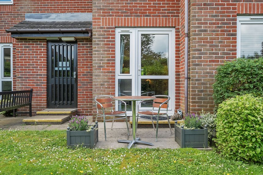 sold wood lane london 34470 - Gibbs Gillespie