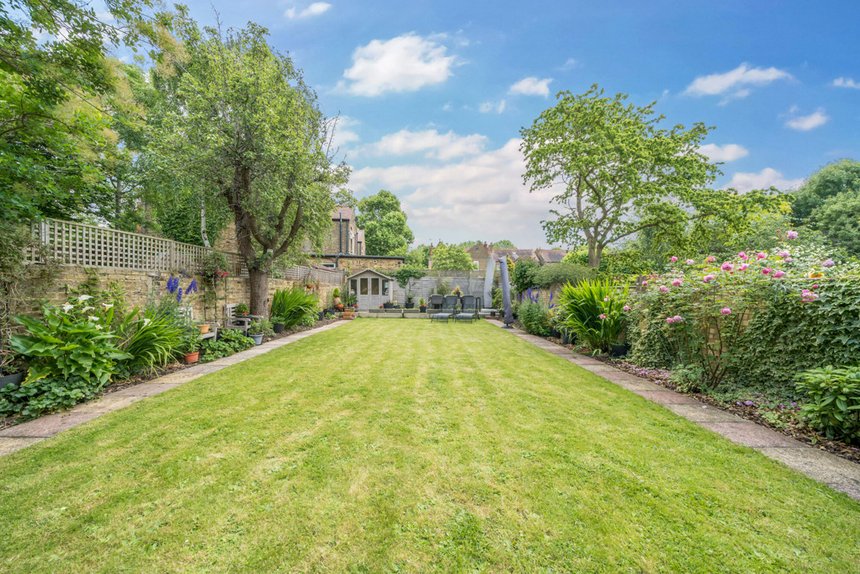 for sale colebrooke avenue london 34500 - Gibbs Gillespie